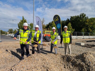 EWE Go und HOCHTIEF starten Bauarbeiten für vier neue Ladestationen in Bedburg 01