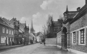 Bedburg Graf-Salm-Straße mit Schloßtor (30er Jahre)