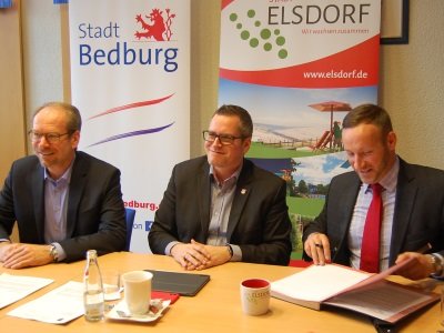 Unterzeichnung des Letter of Intent durch die Bürgermeister der Städte Bedburg, Bergheim und Elsdorf.