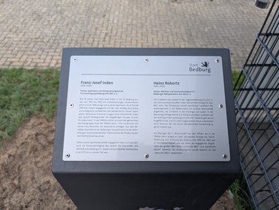 Informationstafel - Ehrung verdienter Sportler - Zwei Bäume zu Ehren von Franz-Josef Inden und Heinz Robertz gepflanzt