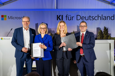 Microsoft Spatenstich Bergheim - Übergabe Baugenehmigung