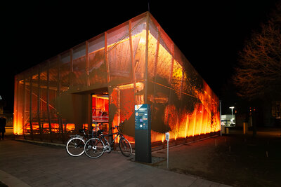 Fahrradparkhaus - Urzeit (Fassade Haupteingang)