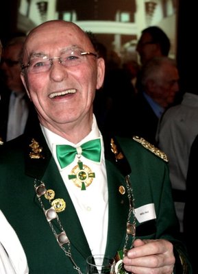 Ehrenbürger Willi Moll, in Bruderschaftsuniform (2012)